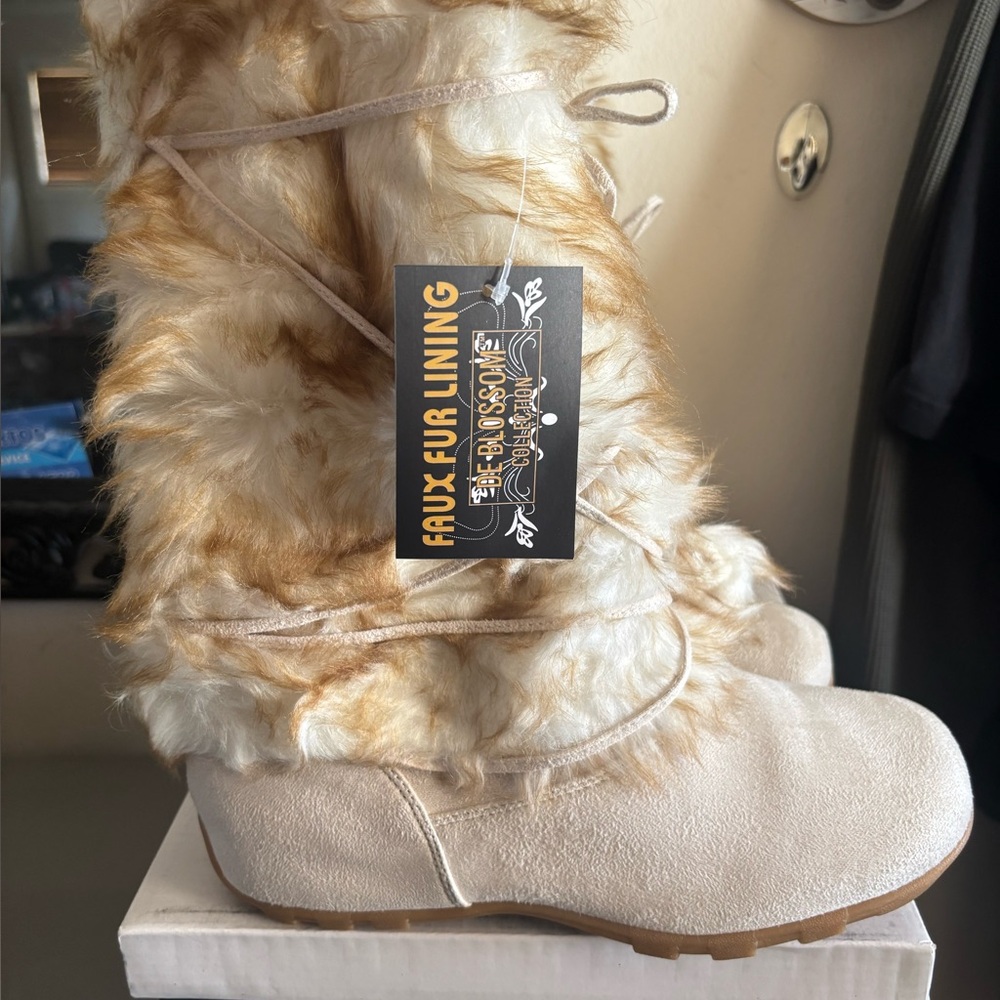 Faux Fur Lined Ankle Boots - Cream/Ice size 8